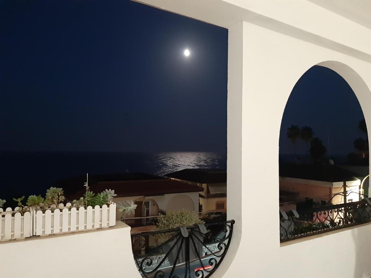 B&B Sea Terrace Aci Castello Exterior photo